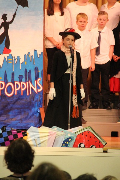 GIRL AS MARY POPPINS